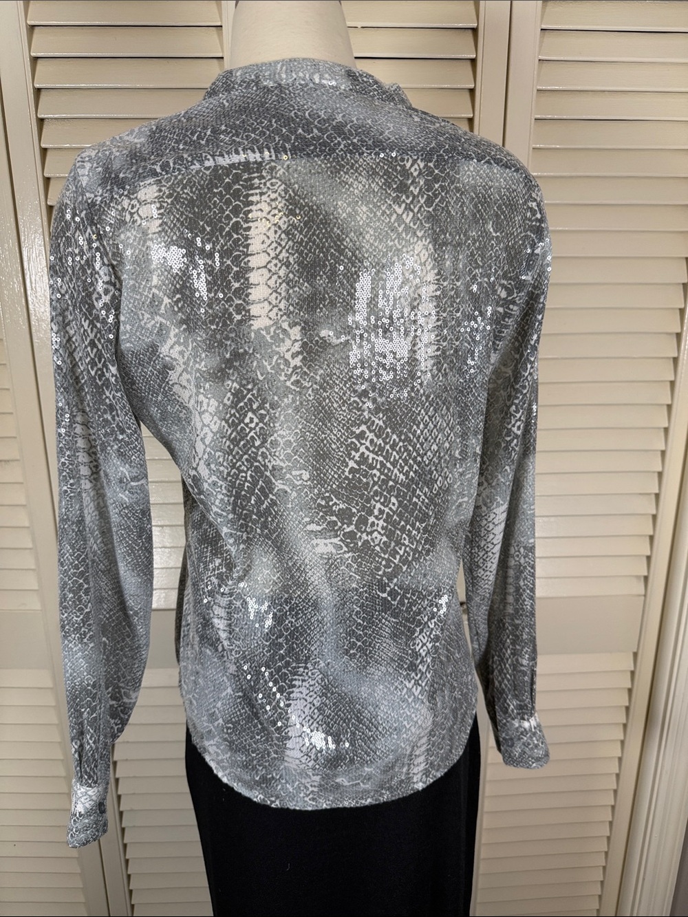 Calvin Klein Silver Gray Sequined Snakeskin Print Blouse - Size Small - Picture 5 of 5